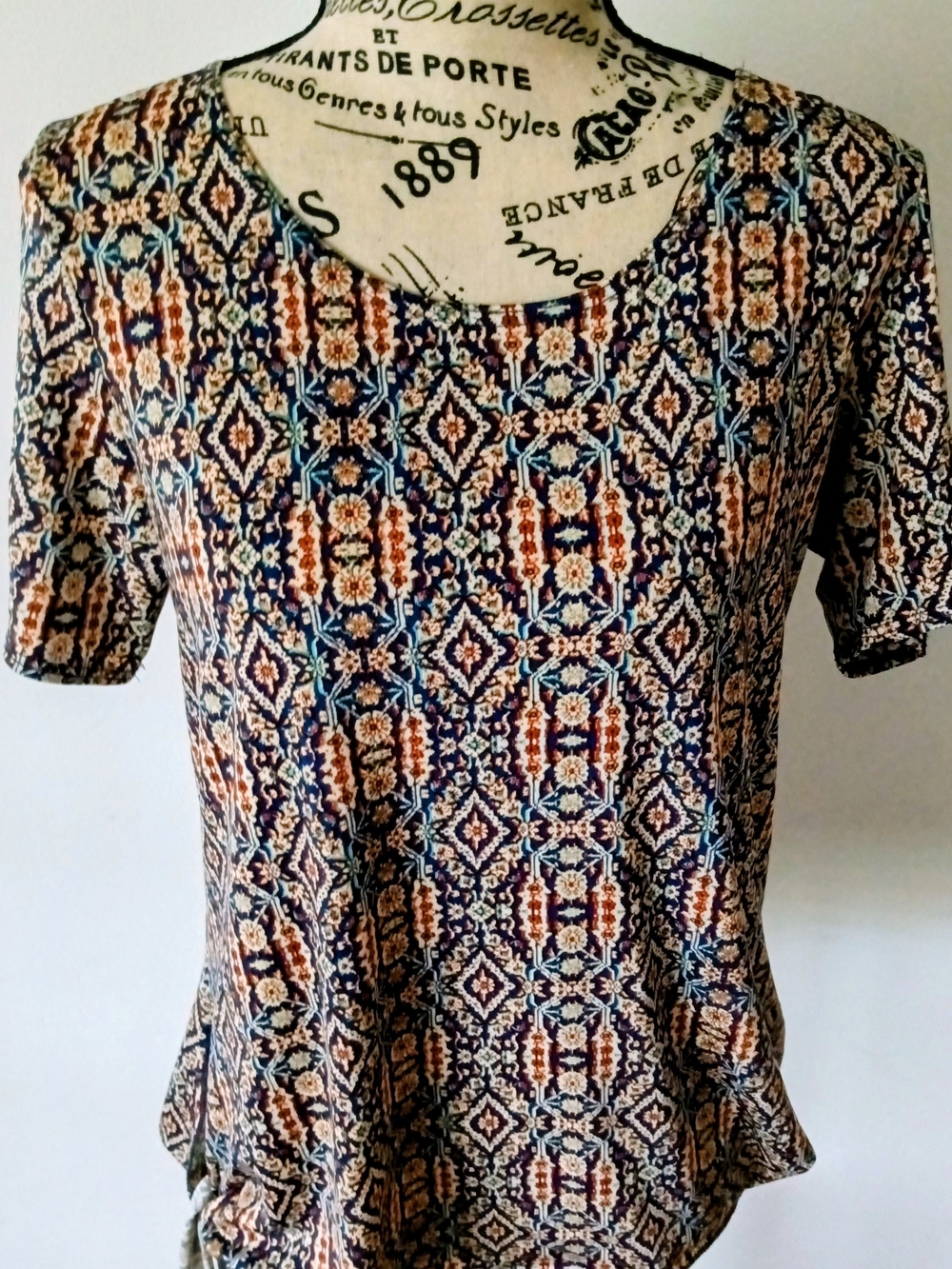 Women's Short Sleeve Geometric Print Top in Navy and Rust